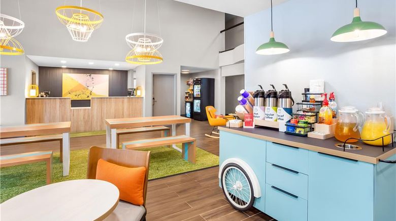 <b>Spark by Hilton Tumwater Lobby</b>. Images powered by <a href="https://iceportal.shijigroup.com/" title="IcePortal" target="_blank">IcePortal</a>.