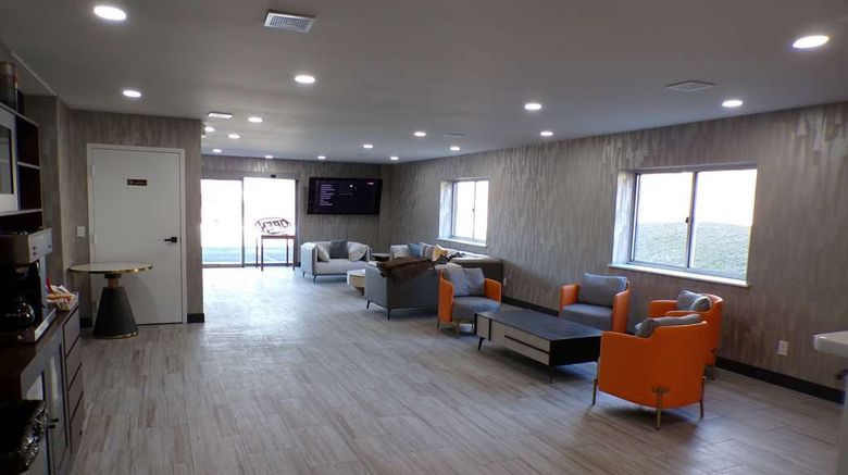 <b>Luxor Inn & Stes a Travelodge by Wyndham Lobby</b>. Images powered by <a href="https://iceportal.shijigroup.com/" title="IcePortal" target="_blank">IcePortal</a>.