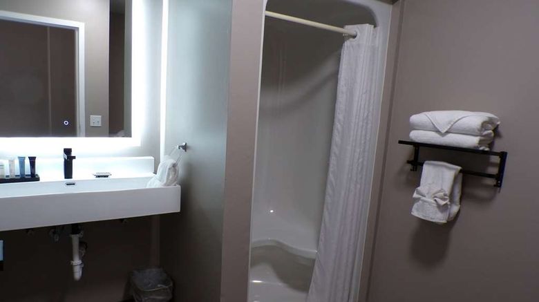 <b>Luxor Inn & Stes a Travelodge by Wyndham Room</b>. Images powered by <a href="https://iceportal.shijigroup.com/" title="IcePortal" target="_blank">IcePortal</a>.