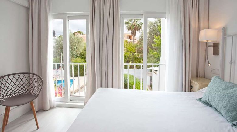 <b>Aparthotel La Pergola Room</b>. Images powered by <a href="https://iceportal.shijigroup.com/" title="IcePortal" target="_blank">IcePortal</a>.