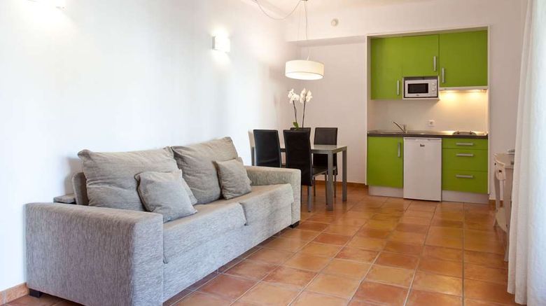 <b>Aparthotel La Pergola Room</b>. Images powered by <a href="https://iceportal.shijigroup.com/" title="IcePortal" target="_blank">IcePortal</a>.