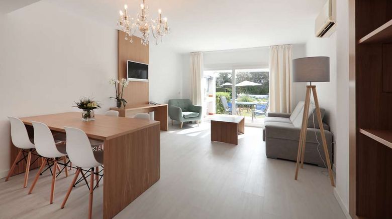 <b>Aparthotel La Pergola Room</b>. Images powered by <a href="https://iceportal.shijigroup.com/" title="IcePortal" target="_blank">IcePortal</a>.