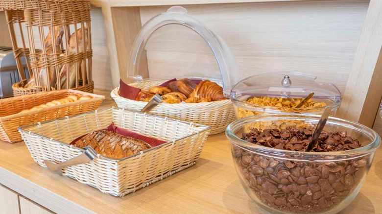 <b>Residhome Saint-Charles Restaurant</b>. Images powered by <a href="https://iceportal.shijigroup.com/" title="IcePortal" target="_blank">IcePortal</a>.