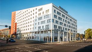 me & all hotel berlin E side-JdV Hyatt