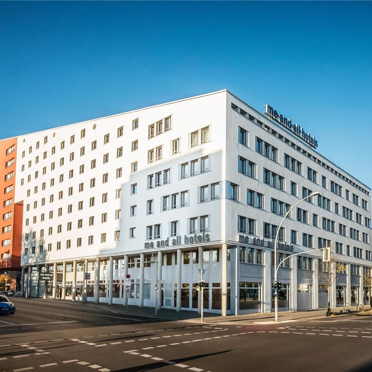 me & all hotel berlin E side-JdV Hyatt