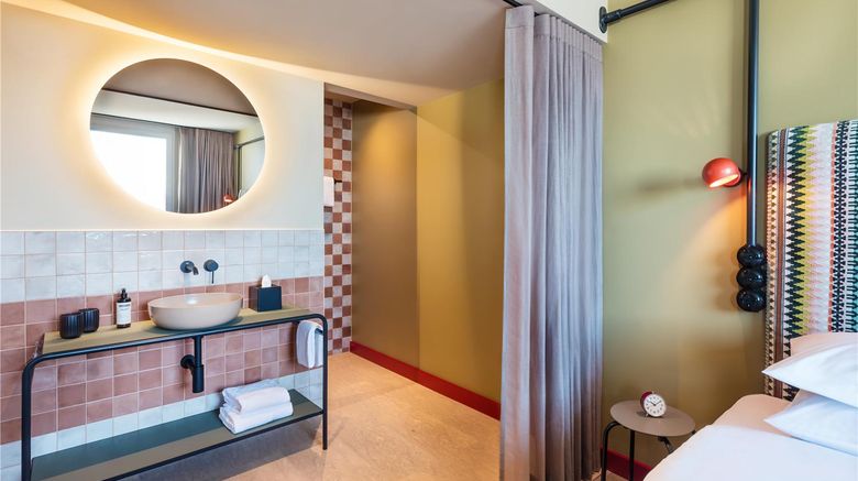 <b>me & all hotel berlin E side-JdV Hyatt Room</b>. Images powered by <a href="https://iceportal.shijigroup.com/" title="IcePortal" target="_blank">IcePortal</a>.
