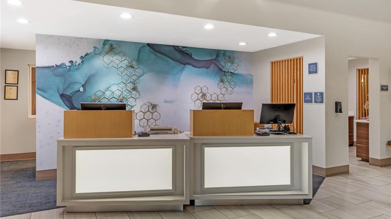 <b>Best Western Plus Burlington Lobby</b>. Images powered by <a href="https://iceportal.shijigroup.com/" title="IcePortal" target="_blank">IcePortal</a>.