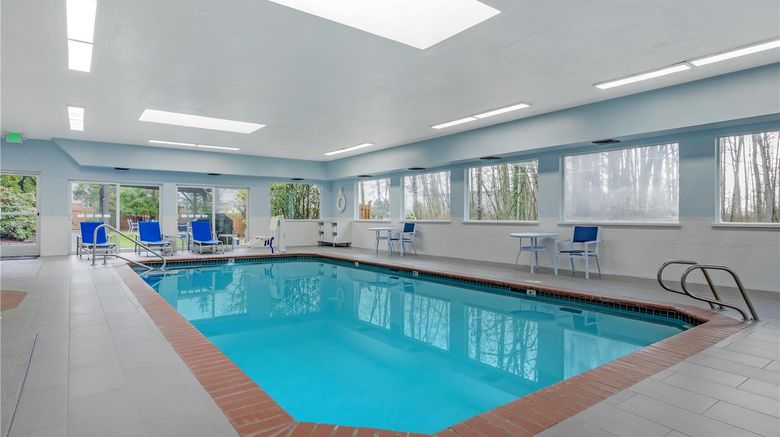 <b>Best Western Plus Burlington Pool</b>. Images powered by <a href="https://iceportal.shijigroup.com/" title="IcePortal" target="_blank">IcePortal</a>.