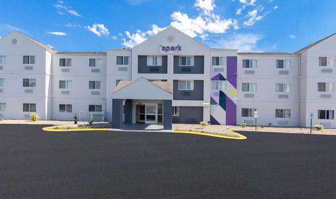 Spark by Hilton Springfield Southwest Exterior