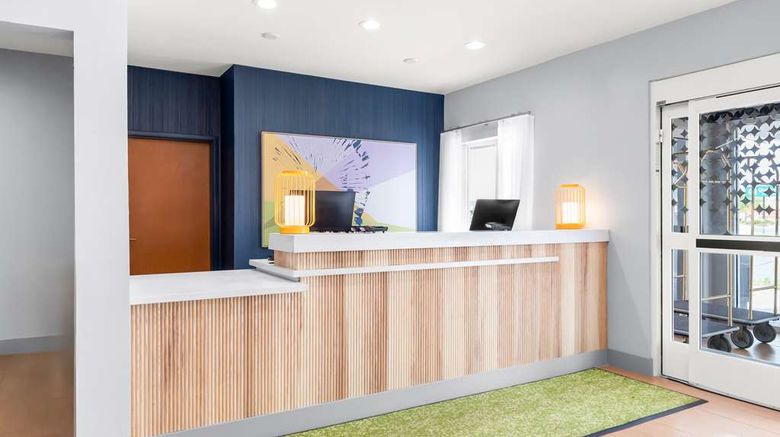 <b>Spark by Hilton Springfield Southwest Lobby</b>. Images powered by <a href="https://iceportal.shijigroup.com/" title="IcePortal" target="_blank">IcePortal</a>.