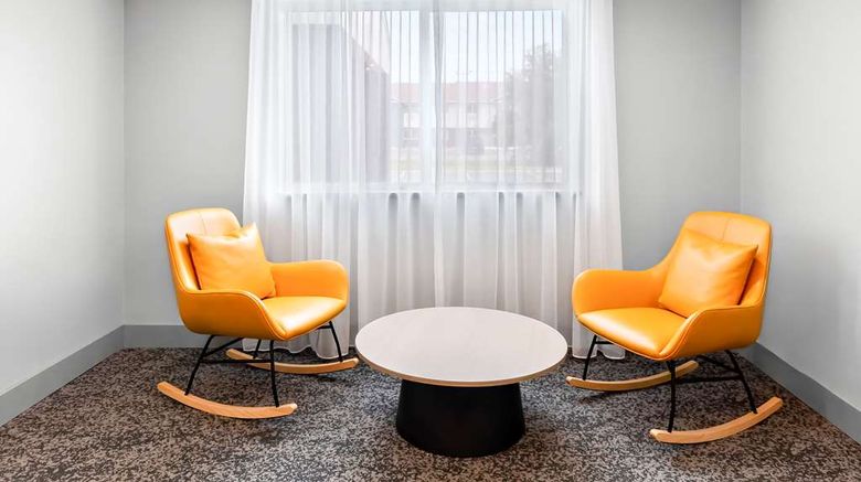 <b>Spark by Hilton Springfield Southwest Lobby</b>. Images powered by <a href="https://iceportal.shijigroup.com/" title="IcePortal" target="_blank">IcePortal</a>.