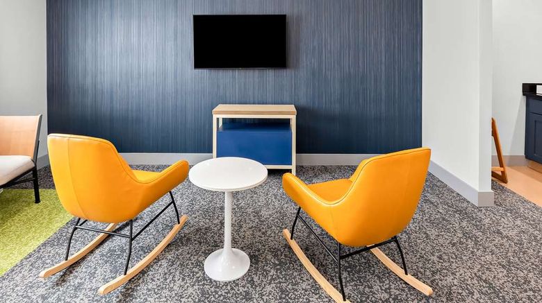 <b>Spark by Hilton Springfield Southwest Lobby</b>. Images powered by <a href="https://iceportal.shijigroup.com/" title="IcePortal" target="_blank">IcePortal</a>.