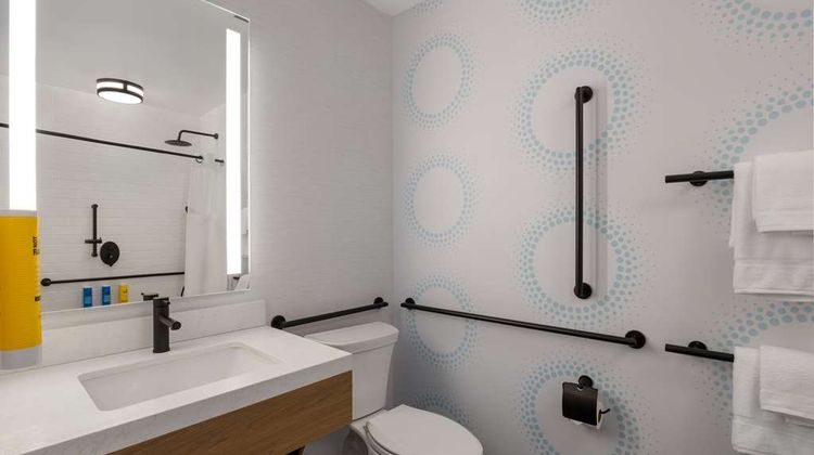Tru by Hilton Brooklyn Room