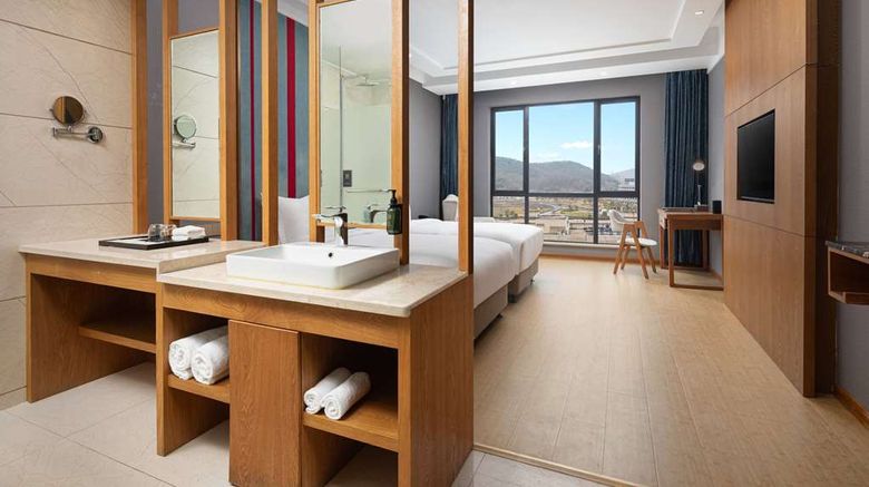 <b>Days Inn by Wyndham Hangzhou Zhuantang Room</b>. Images powered by <a href="https://iceportal.shijigroup.com/" title="IcePortal" target="_blank">IcePortal</a>.