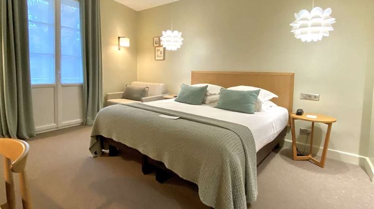 Cezanne Hotel Room