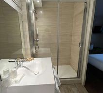 Hotel De Troyes Room