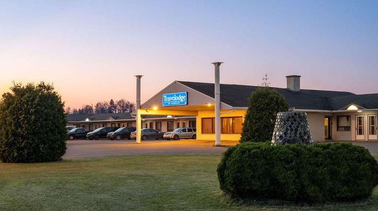 Travelodge by Wyndham Saint Andre Exterior