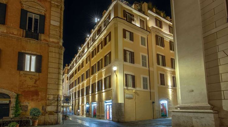 9Hotel Cesari Exterior