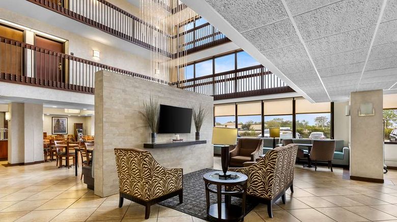 <b>Sonesta Essential Houston Hobby Airport Lobby</b>. Images powered by <a href="https://iceportal.shijigroup.com/" title="IcePortal" target="_blank">IcePortal</a>.