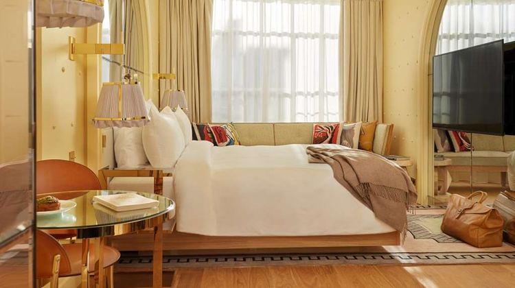 9Confidentiel Hotel Room