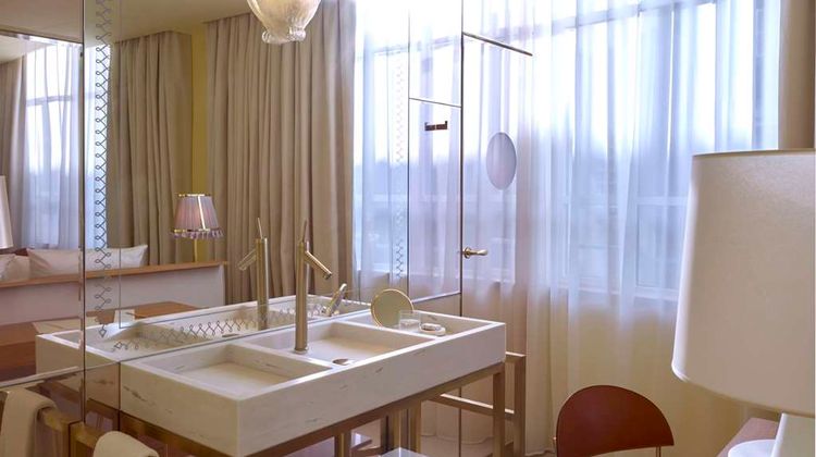 9Confidentiel Hotel Room