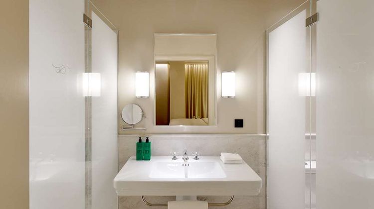 Hotel Villa Dahlia Room