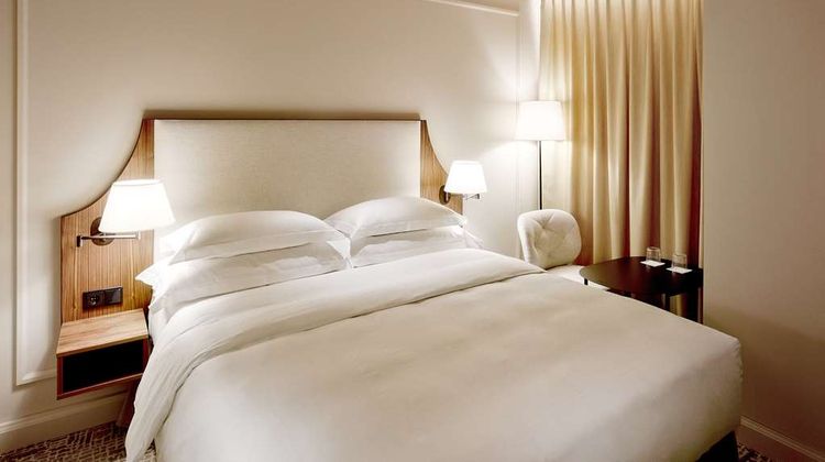 Hotel Villa Dahlia Room