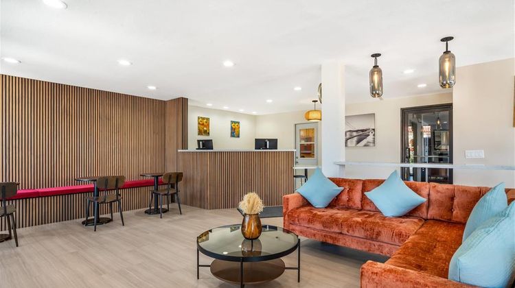La Luna Inn Lobby
