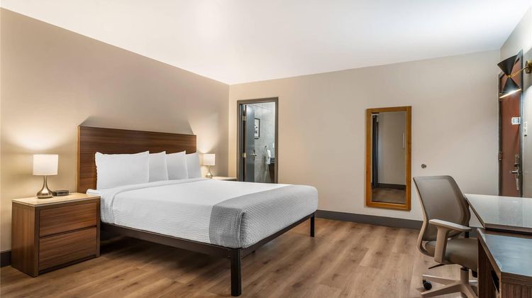 La Luna Inn Room