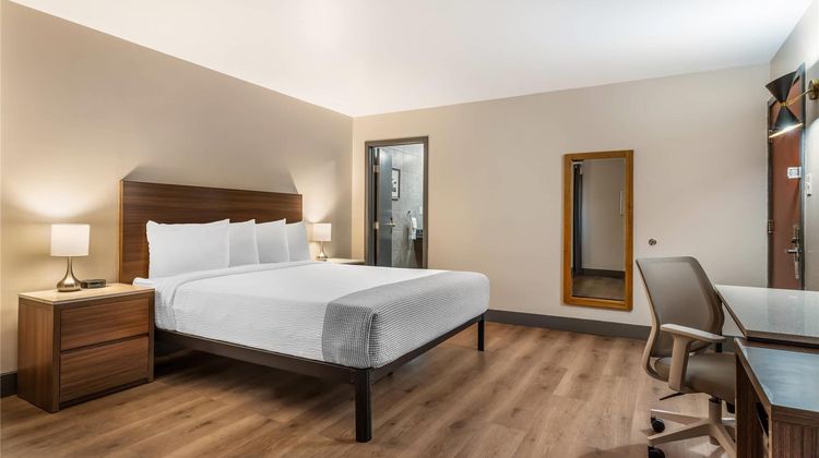 La Luna Inn Room