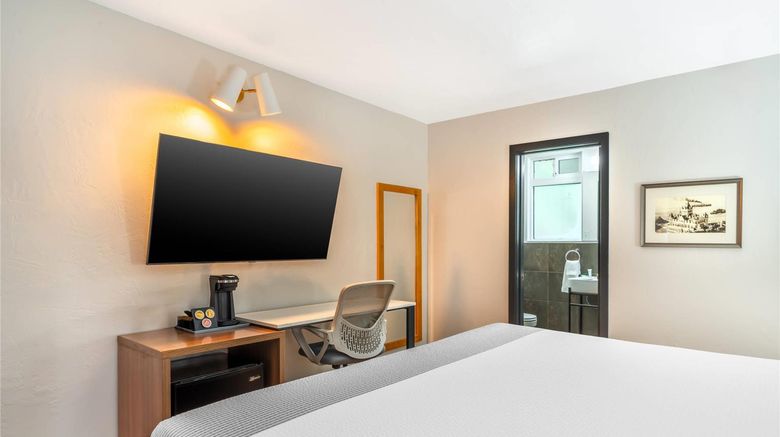 <b>La Luna Inn Room</b>. Images powered by <a href="https://iceportal.shijigroup.com/" title="IcePortal" target="_blank">IcePortal</a>.