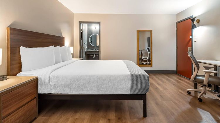 La Luna Inn Room