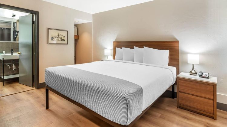 La Luna Inn Room