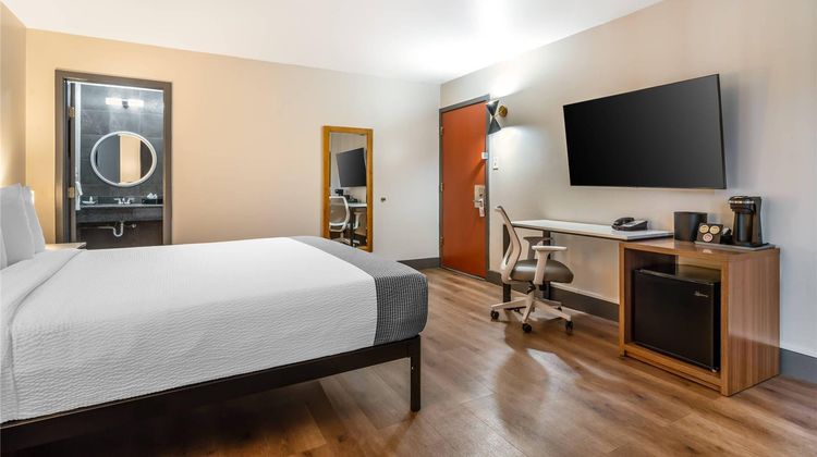 La Luna Inn Room