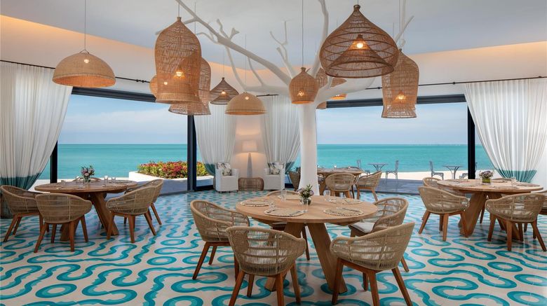 <b>Anantara Santorini Abu Dhabi Retreat Restaurant</b>. Images powered by <a href="https://iceportal.shijigroup.com/" title="IcePortal" target="_blank">IcePortal</a>.