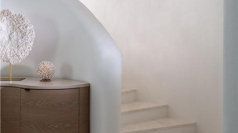 <b>Anantara Santorini Abu Dhabi Retreat Room</b>. Images powered by <a href="https://iceportal.shijigroup.com/" title="IcePortal" target="_blank">IcePortal</a>.