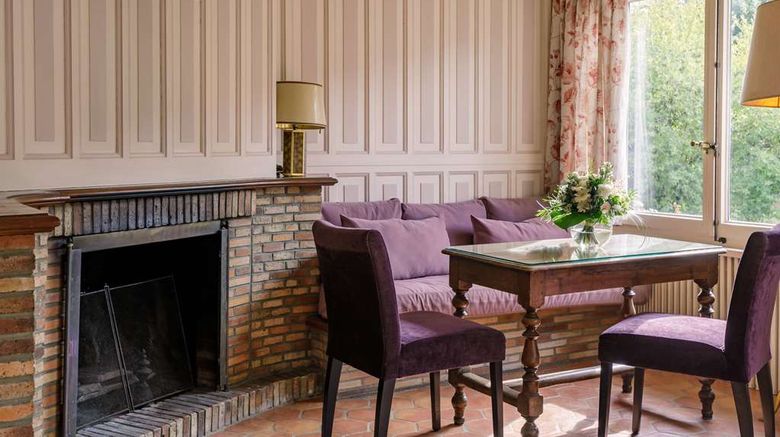 <b>Hotel La Verniaz Suite</b>. Images powered by <a href="https://iceportal.shijigroup.com/" title="IcePortal" target="_blank">IcePortal</a>.