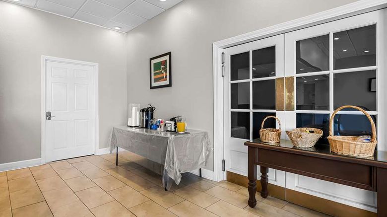 <b>Americas Best Value Inn Hamilton Lobby</b>. Images powered by <a href="https://iceportal.shijigroup.com/" title="IcePortal" target="_blank">IcePortal</a>.