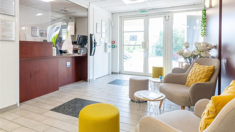 <b>Comfort Aparthotel Cannes Mandelieu Lobby</b>. Images powered by <a href="https://iceportal.shijigroup.com/" title="IcePortal" target="_blank">IcePortal</a>.