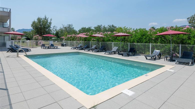 <b>Comfort Aparthotel Cannes Mandelieu Pool</b>. Images powered by <a href="https://iceportal.shijigroup.com/" title="IcePortal" target="_blank">IcePortal</a>.