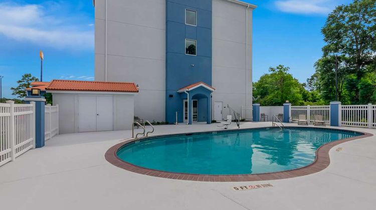 Comfort Inn Conroe Pool