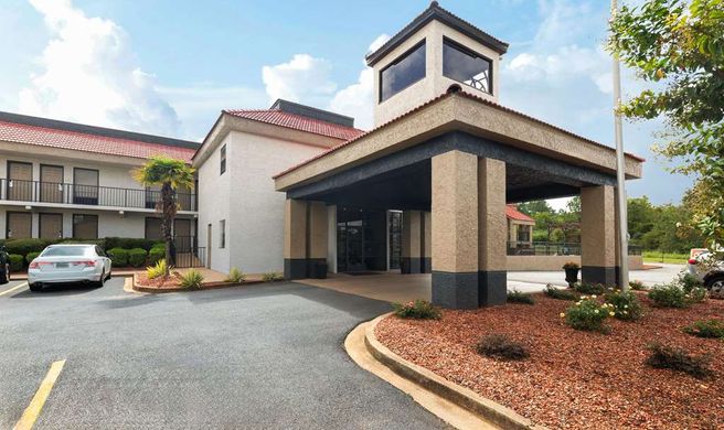 Ramada by Wyndham Bainbridge Exterior