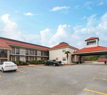 Ramada by Wyndham Bainbridge Exterior