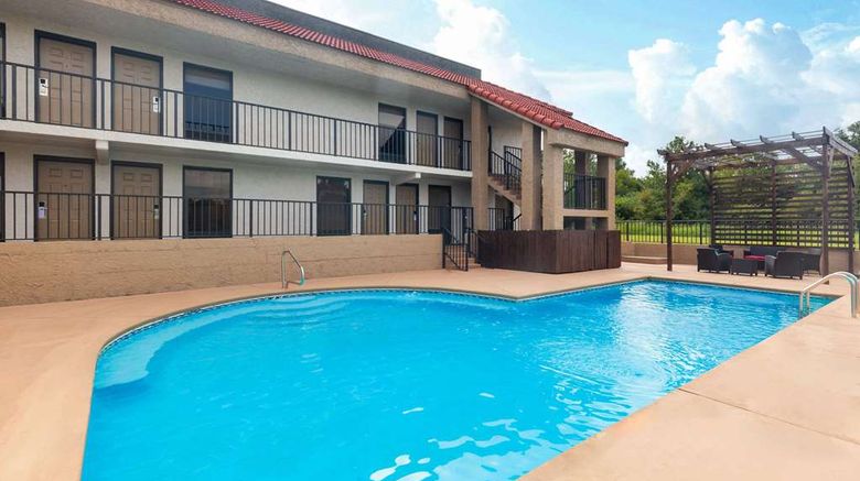 <b>Ramada by Wyndham Bainbridge Pool</b>. Images powered by <a href="https://iceportal.shijigroup.com/" title="IcePortal" target="_blank">IcePortal</a>.
