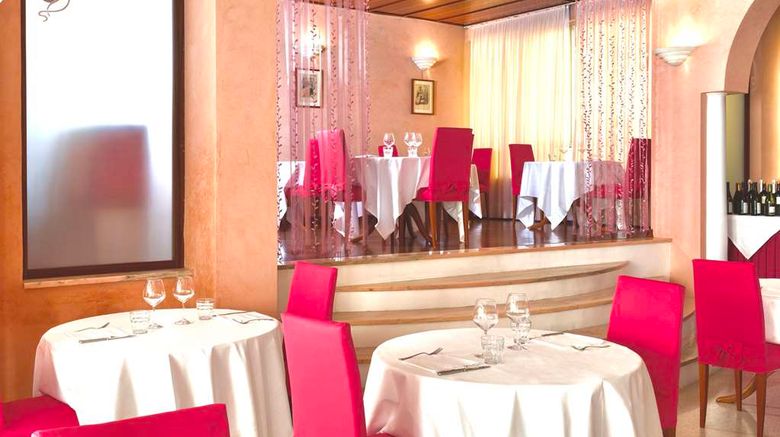 <b>Hotel San Giusto Restaurant</b>. Images powered by <a href="https://iceportal.shijigroup.com/" title="IcePortal" target="_blank">IcePortal</a>.