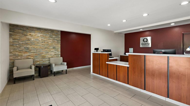 <b>Quality Suites Wildwood-The Villages Lobby</b>. Images powered by <a href="https://iceportal.shijigroup.com/" title="IcePortal" target="_blank">IcePortal</a>.
