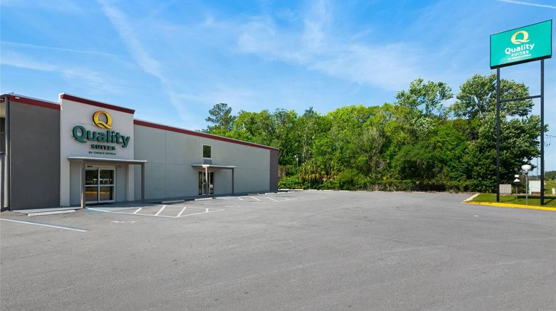 <b>Quality Suites Wildwood-The Villages Exterior</b>. Images powered by <a href="https://iceportal.shijigroup.com/" title="IcePortal" target="_blank">IcePortal</a>.