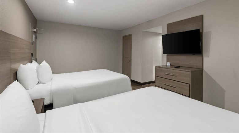 <b>Quality Suites Wildwood-The Villages Room</b>. Images powered by <a href="https://iceportal.shijigroup.com/" title="IcePortal" target="_blank">IcePortal</a>.