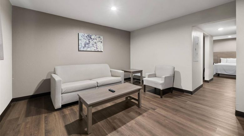 <b>Quality Suites Wildwood-The Villages Room</b>. Images powered by <a href="https://iceportal.shijigroup.com/" title="IcePortal" target="_blank">IcePortal</a>.