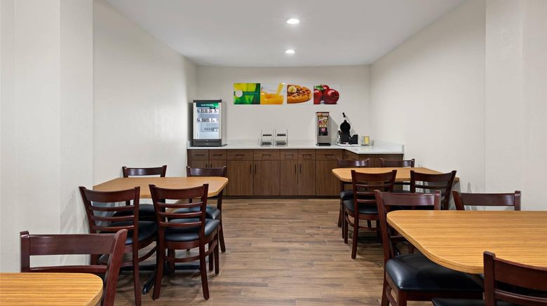 <b>Quality Suites Wildwood-The Villages Restaurant</b>. Images powered by <a href="https://iceportal.shijigroup.com/" title="IcePortal" target="_blank">IcePortal</a>.